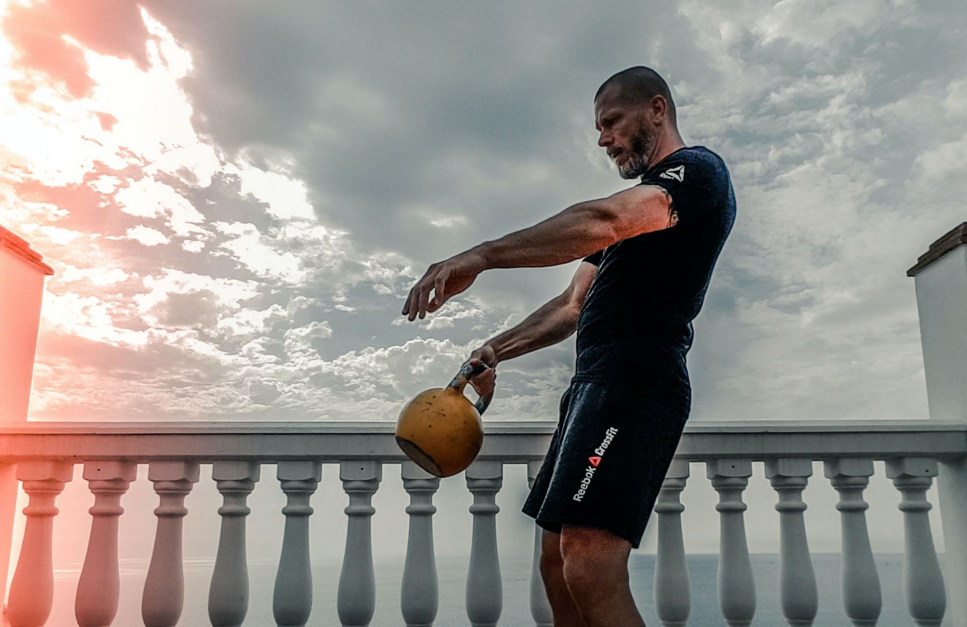 An excellent full-body exercise. (Image via Pexels / Taco Fleur )